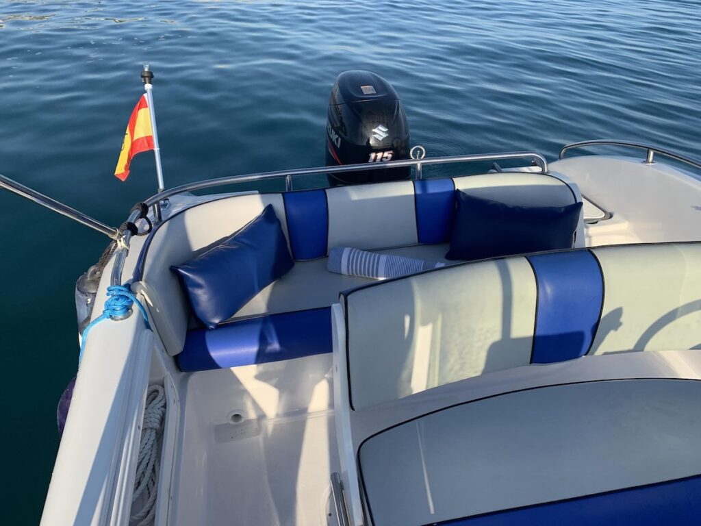 paseo en barco con patrón