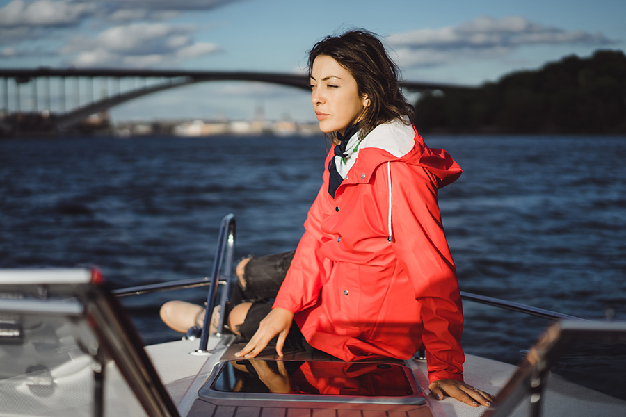 Consejos para navegar por primera vez en barco con patrón