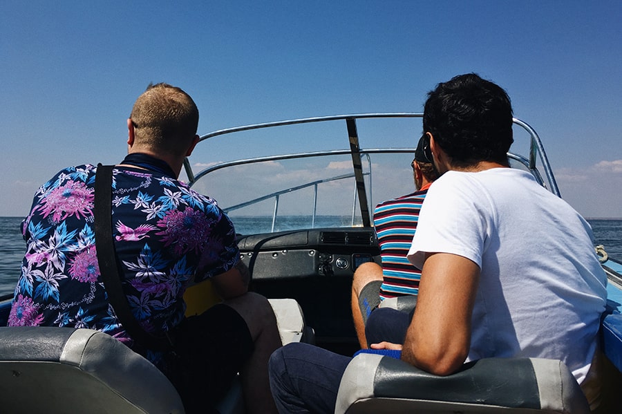 Por qué un paseo en barco con patrón es el mejor plan en pareja o con amigos